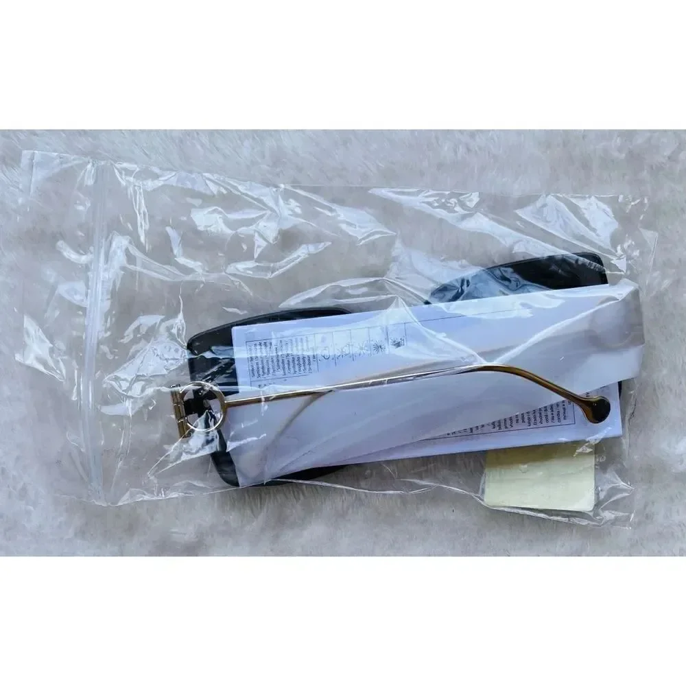 NIB FERRAGAMO Salvatore Ferragamo Gancio 55mm Square Sunglasses, Grey